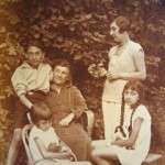 Yves, Monique, Mme Bellet, Emilie et Suzette - 1926